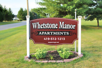 Whetstone Manor in Bucyrus, OH - Foto de edificio - Building Photo