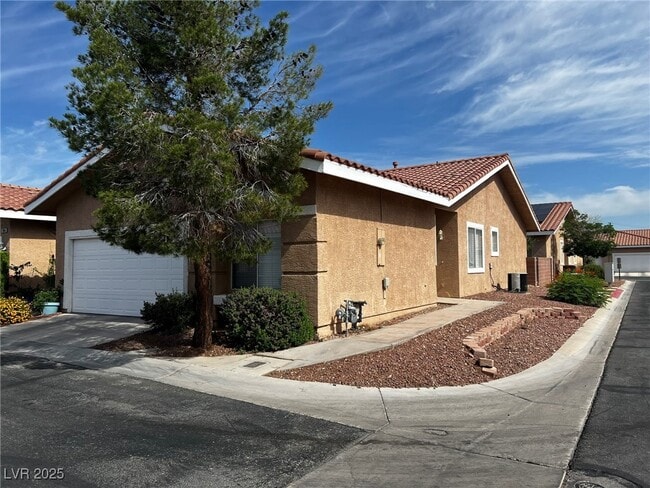 2854 Red Rooster Ct in Las Vegas, NV - Building Photo - Building Photo