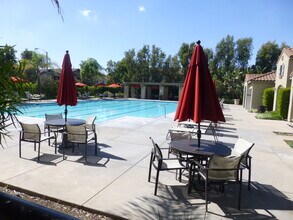 416 W Linden Dr, Unit Riverbend in Orange, CA - Foto de edificio - Building Photo