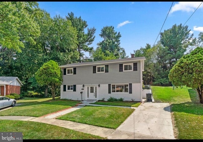 9802 Cherry Tree Ln in Silver Spring, MD - Building Photo - Building Photo