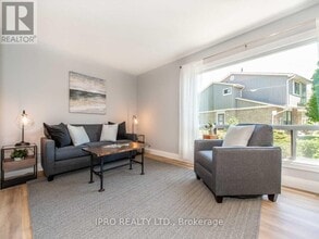 98-98 Falconer Dr in Mississauga, ON - Building Photo - Building Photo