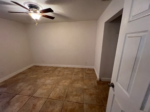 2722 SE 16th Pl in Cape Coral, FL - Building Photo - Building Photo