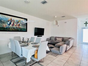 4670 NW 84th Ave in Doral, FL - Building Photo - Building Photo