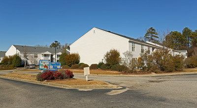 Deerfield Run Apartments in Columbia, SC - Foto de edificio - Building Photo