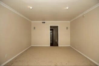 11970 Montana Ave in Los Angeles, CA - Building Photo - Building Photo