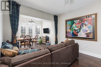 105 Balmoral Ave in Toronto, ON - Building Photo - Building Photo