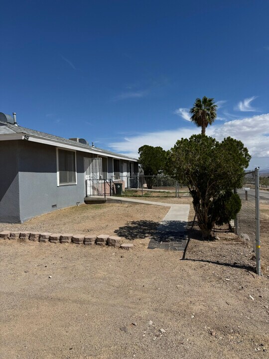 251 Juniper St in Barstow, CA - Foto de edificio