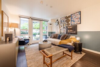 Elara at the Market in Seattle, WA - Foto de edificio - Building Photo