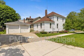 1200 Jackson St NW in Grand Rapids, MI - Building Photo - Building Photo