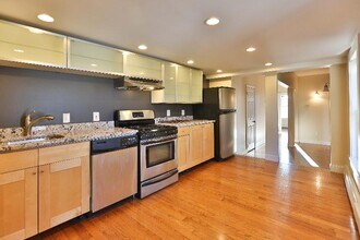 82 Bremen St, Unit 2 in Boston, MA - Building Photo - Building Photo