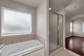 122 Snug Harbor Dr in Montgomery, TX - Building Photo - Building Photo