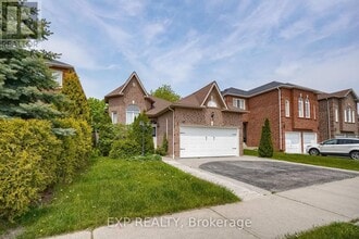 22 Parnell Crescent in Whitby, ON - Building Photo - Building Photo