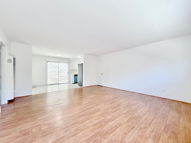 540 E Hyde Park Pl in Inglewood, CA - Building Photo - Building Photo