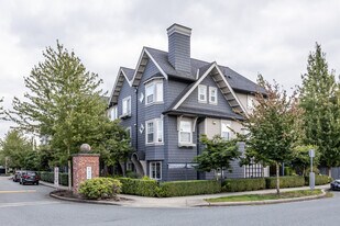 6450 187 St in Surrey, BC - Building Photo