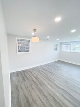 5735 W Addison St-Unit -1 in Chicago, IL - Building Photo - Building Photo