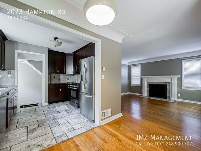 2073 Hampton Rd in Grosse Pointe Woods, MI - Building Photo - Building Photo