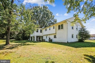 8907 Captains Row in Alexandria, VA - Building Photo - Building Photo
