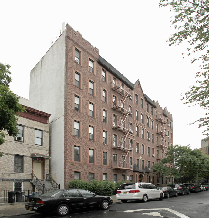 24 Furman Ave in Brooklyn, NY - Foto de edificio