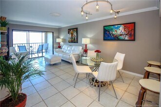 4720 NE Sandpebble Trce in Stuart, FL - Building Photo - Building Photo