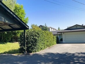 4024 148th St SW in Lynnwood, WA - Foto de edificio - Building Photo