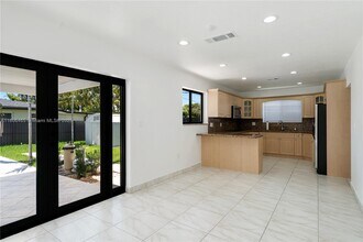 9200 SW 62nd St in Miami, FL - Building Photo - Building Photo