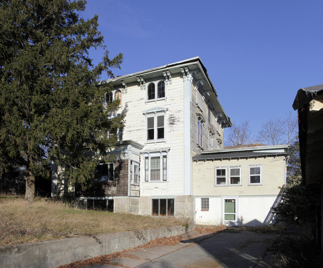 716 County St in New Bedford, MA - Foto de edificio - Building Photo