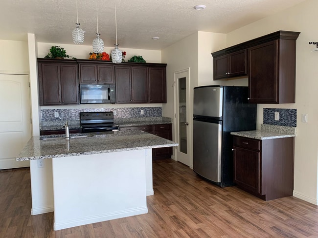 5247 S Tatum Pl in West Valley City, UT - Building Photo - Building Photo