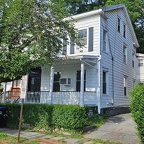 29 Delano St in Poughkeepsie, NY - Building Photo