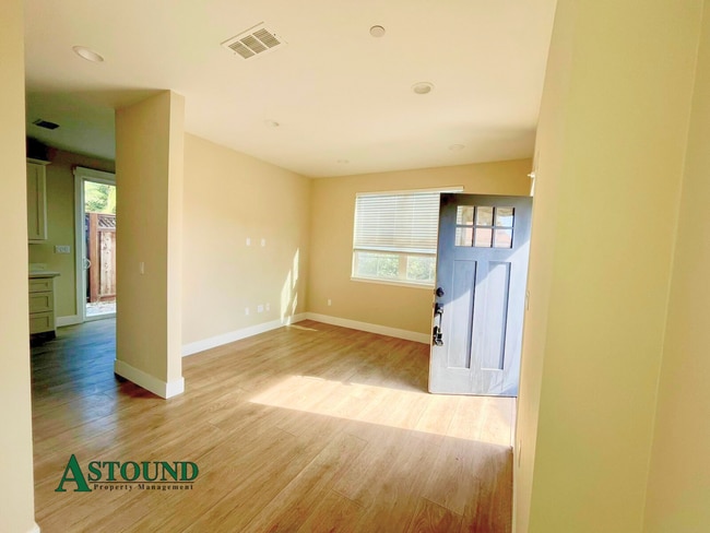 467 E Santa Fe Ave in Pittsburg, CA - Building Photo - Building Photo