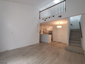 28 Sage Ct in Bedminster, NJ - Building Photo - Building Photo