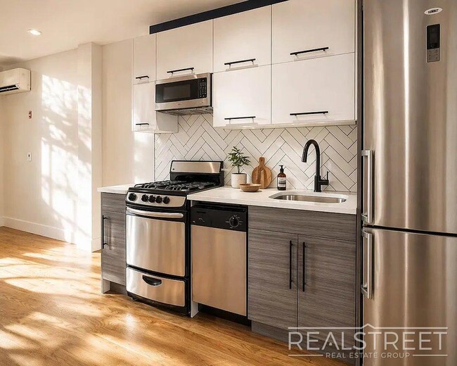 50 Starr St, Unit 2L