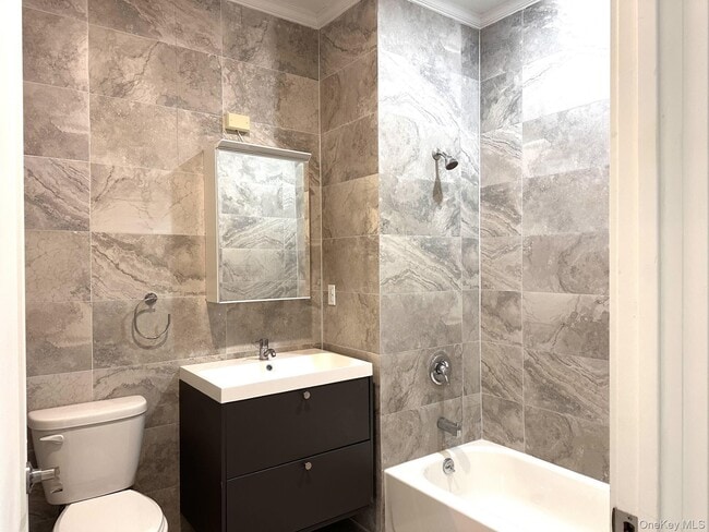 362 W Merrick Rd in Valley Stream, NY - Building Photo - Building Photo