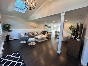 6 Charles Pl in Bayville, NY - Building Photo - Building Photo