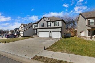 383 Barry Dr in Clarksville, TN - Building Photo - Building Photo