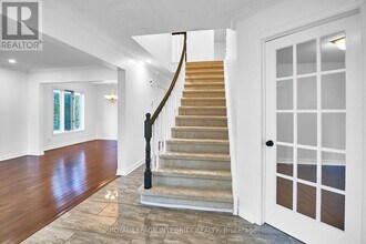 223 McGibbon Dr in Ottawa, ON - Building Photo - Building Photo