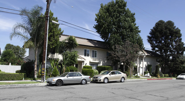 1231 Hillandale Ave in La Habra, CA - Foto de edificio - Building Photo