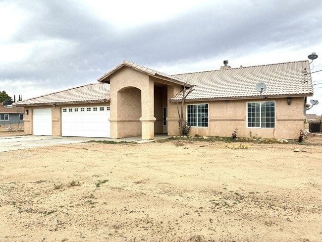 16280 Sultana St in Hesperia, CA - Building Photo - Building Photo