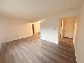 Blue Spruce Apartments in Lansing, MI - Building Photo - Building Photo