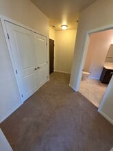 1427 Center Point Rd NE in Cedar Rapids, IA - Building Photo - Building Photo