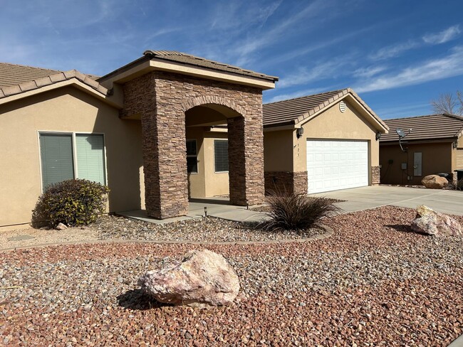 525 Desert Tortoise Way in Mesquite, NV - Building Photo - Building Photo