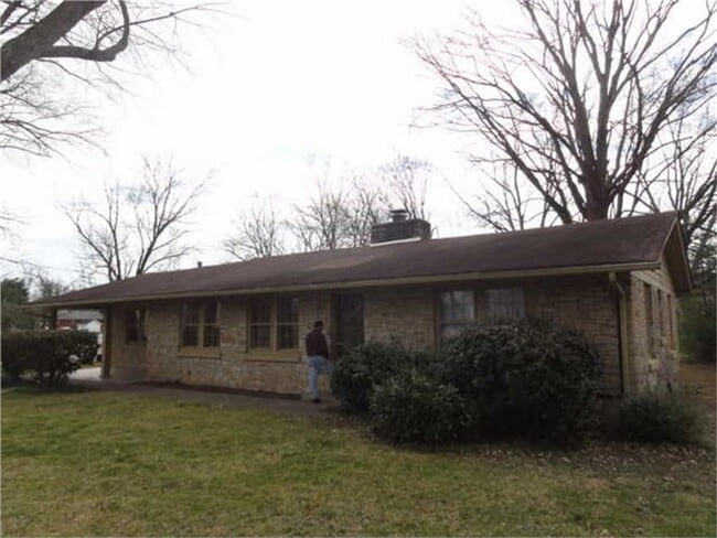 property at 625 Meadowlawn Ave