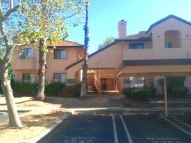 2261 Renwick Ln, Unit HILLCREST MEADOWS CONDOS in Antioch, CA - Building Photo