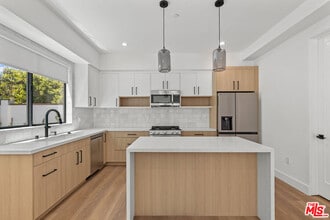 5841 Kester Ave in Los Angeles, CA - Building Photo - Building Photo