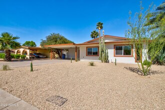 4806 S La Rosa Dr in Tempe, AZ - Foto de edificio - Building Photo