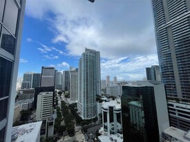1060 Brickell Ave in Miami, FL - Building Photo