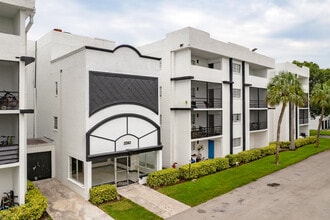 The Luxe at Boca in Boca Raton, FL - Building Photo - Building Photo