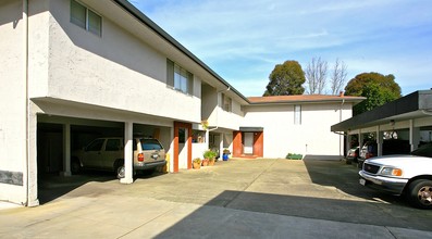 154-166 Tunstead Ave in San Anselmo, CA - Building Photo - Building Photo