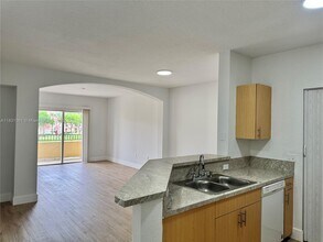 1903 Belmont Ln in North Lauderdale, FL - Foto de edificio - Building Photo