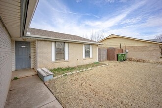 1071 Raintree Mansion in Yukon, OK - Building Photo - Building Photo