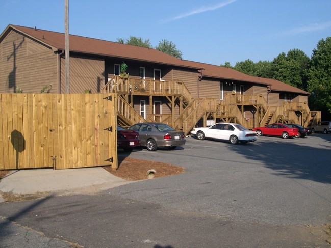 Move-In Special: $250 Off Your First Month... in Kernersville, NC - Building Photo - Building Photo